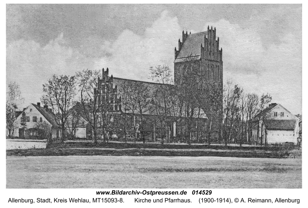 Allenburg, Kirche und Pfarrhaus