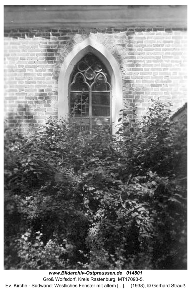 Groß Wolfsdorf, Ev. Kirche - Südwand: Westliches Fenster mit altem Bogen