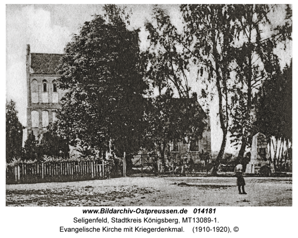 Seligenfeld, Evangelische Kirche mit Kriegerdenkmal