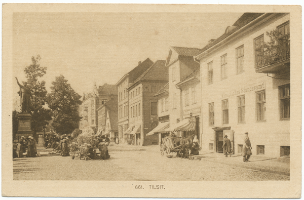 Tilsit, Schenkendorfplatz mit Denkmal und Standesamt