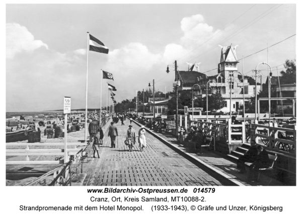 Cranz, Strandpromenade mit dem Hotel Monopol