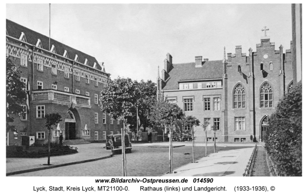 Lyck, Rathaus (links) und Landgericht