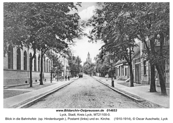 Lyck, Blick in die Bahnhofstr. (sp. Hindenburgstr.), Postamt (links) und ev. Kirche