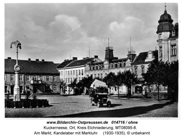 Kuckerneese, Am Markt, Kandelaber mit Marktuhr