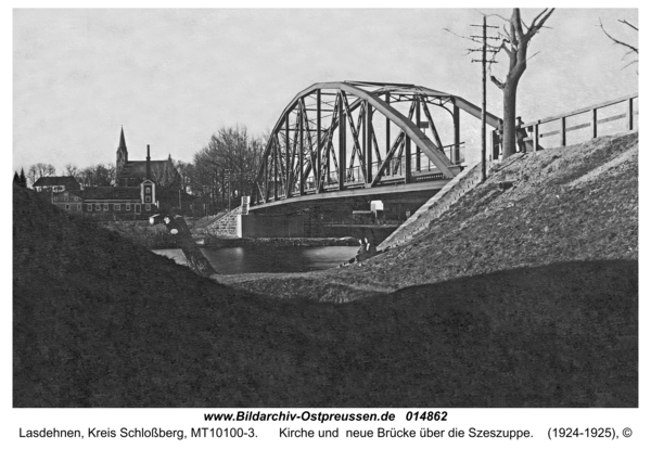 Lasdehnen, Kirche und  neue Brücke über die Szeszuppe