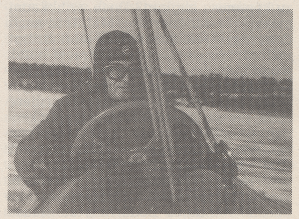 Memel, Walter Prieß am Steuer einer Eissegeljacht