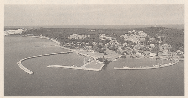 Nidden, Ortsansicht mit Hafen über das Haff (Luftbild)