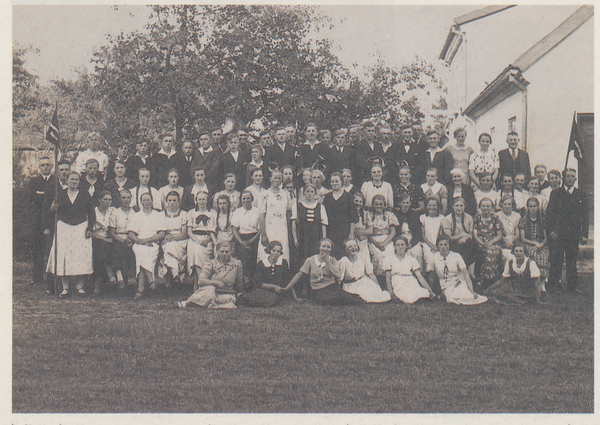 Ruß, Jugend der Pfarrgemeinde Ruß mit anderen Jugendlichen und Posaunenchor