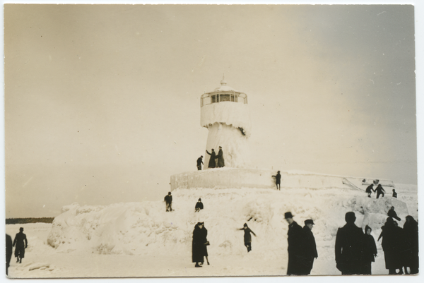 Memel, Mole und Leuchtturm auf der Nordermole im Januar