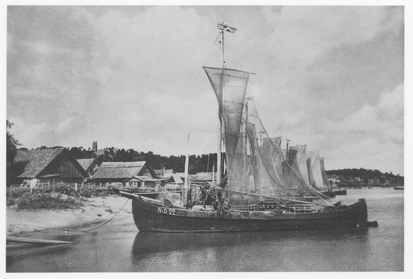Nidden, Kurenkähne am Haffstrand