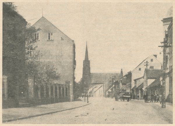 Memel, Töpferstraße, links Luisen-Gymnasium, Blick zur katholischen Kirche