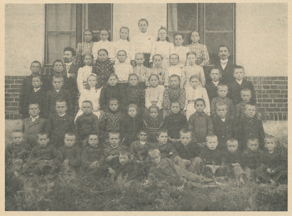 Windenburg, Schule, Schulklasse mit Lehrer