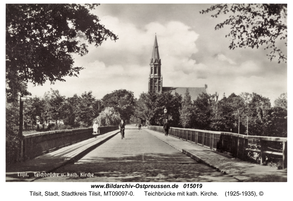 Tilsit, Teichbrücke mit kath. Kirche