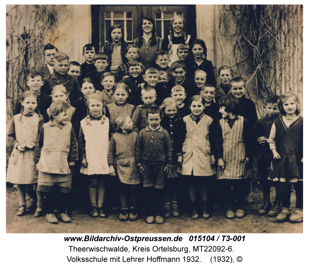 Theerwischwalde, Volksschule mit Lehrer Hoffmann 1932