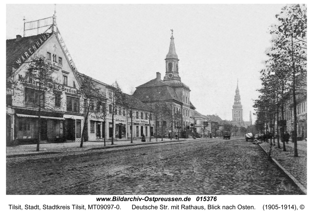 Tilsit, Deutsche Str. mit Rathaus, Blick nach Osten