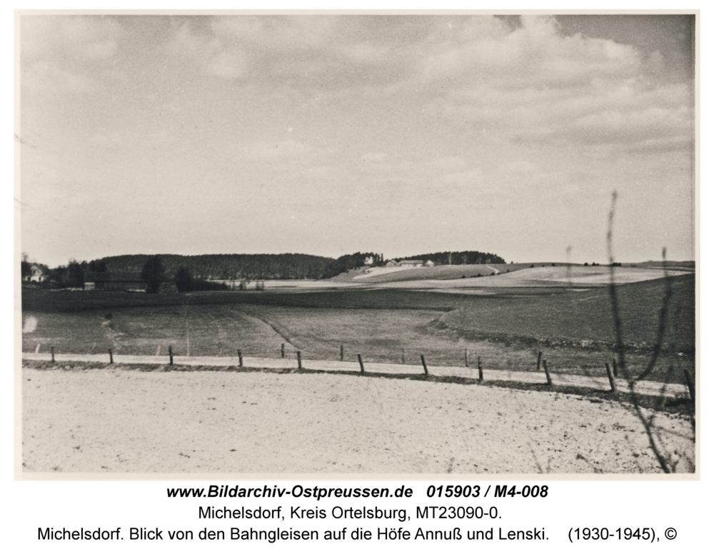 Michelsdorf. Blick von den Bahngleisen auf die Höfe Annuß und Lenski