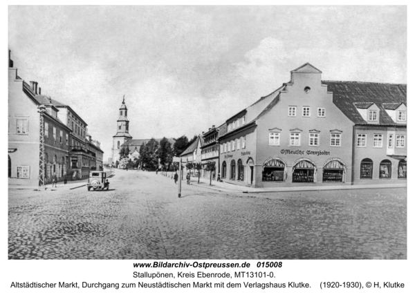 Stallupönen, Altstädtischer Markt, Durchgang zum Neustädtischen Markt mit dem Verlagshaus Klutke