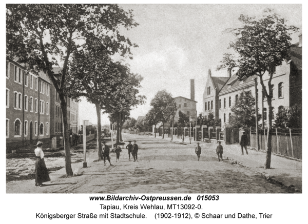 Tapiau, Königsberger Straße mit Stadtschule