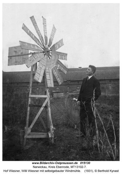 Narwickau, Hof Wiesner, Willi Wiesner mit selbstgebauter Windmühle