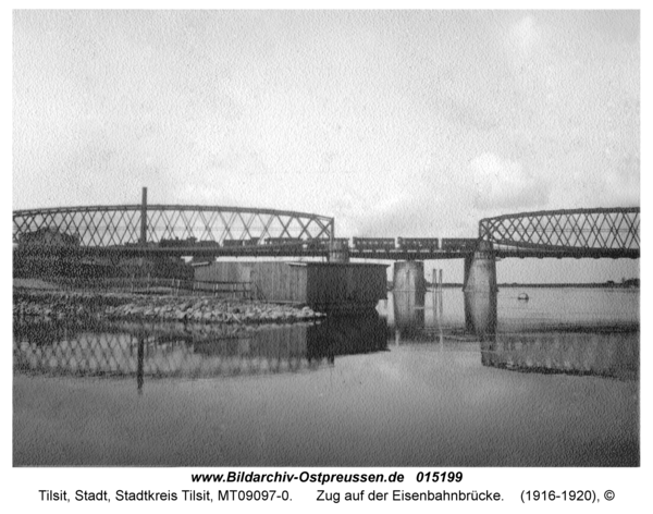 Tilsit, Zug auf der Eisenbahnbrücke