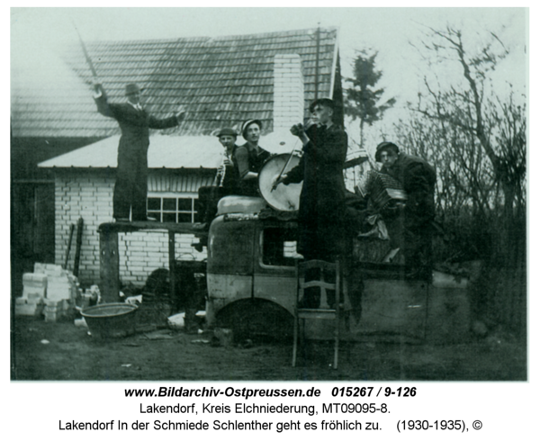 Lakendorf In der Schmiede Schlenther geht es fröhlich zu