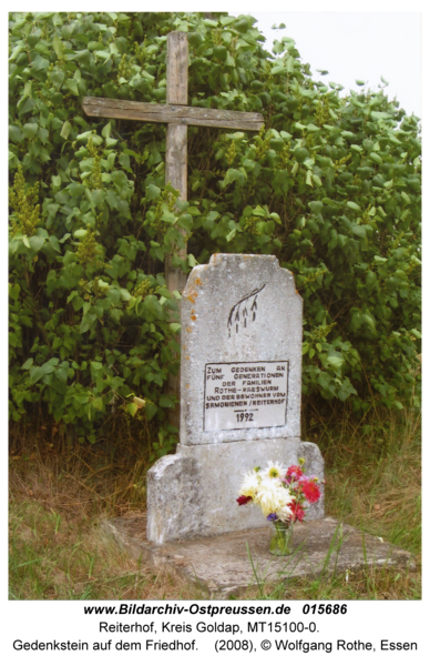 Reiterhof, Gedenkstein auf dem Friedhof