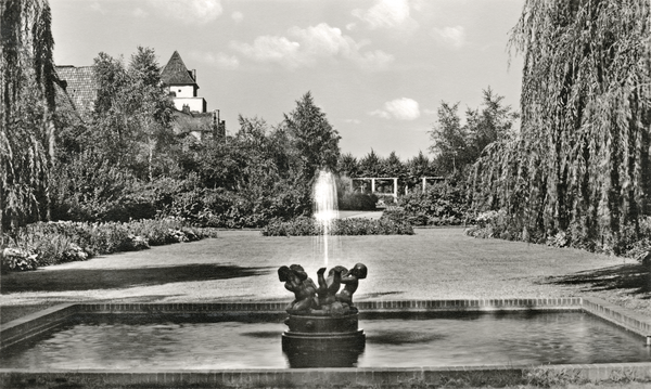 Elbing, Puttenbrunnen im Rosengarten des Heimstättenparks