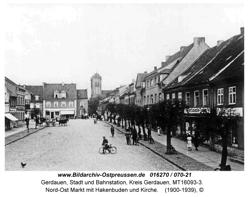 Gerdauen, Nord-Ost Markt mit Hakenbuden und Kirche