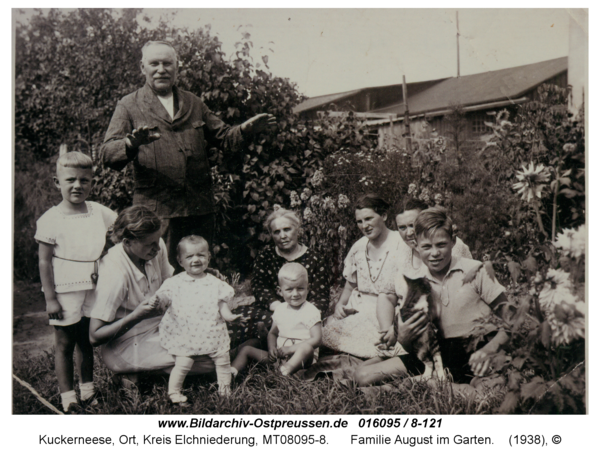 Kuckerneese, Familie August im Garten