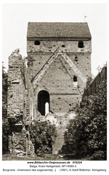 Balga, Burgruine - Innenraum des sogenannten Beamtenhauses in der Vorburg mit Blick auf den Turm, Ansicht von Süden