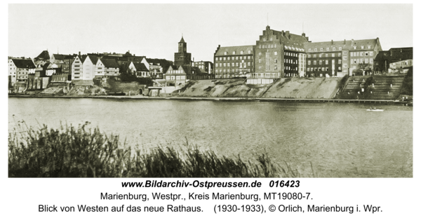 Marienburg, Blick von Westen auf das neue Rathaus