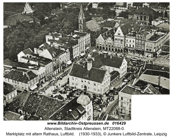 Allenstein, Marktplatz mit altem Rathaus, Luftbild