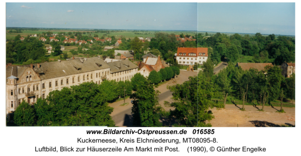 Kuckerneese, Luftbild, Blick zur Häuserzeile Am Markt mit Post