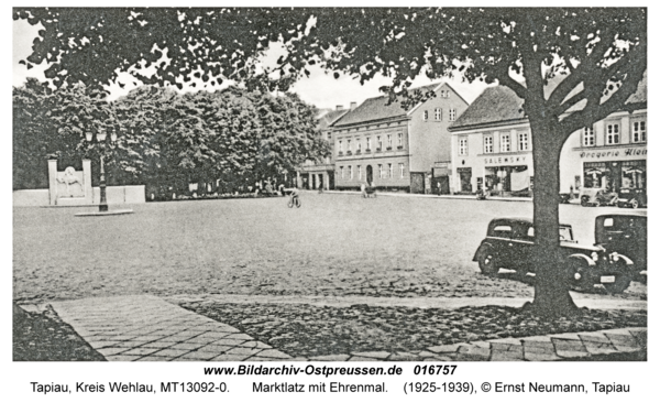 Tapiau, Marktlatz mit Ehrenmal