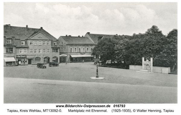 Tapiau, Marktplatz mit Ehrenmal