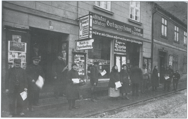 Gerdauen, Poststraße mit Gerdauener Zeitung