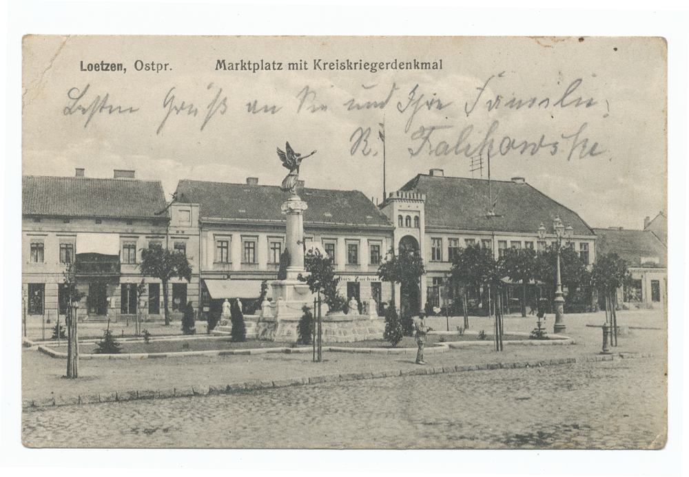 Lötzen, Marktplatz mit Kriegerdenkmal