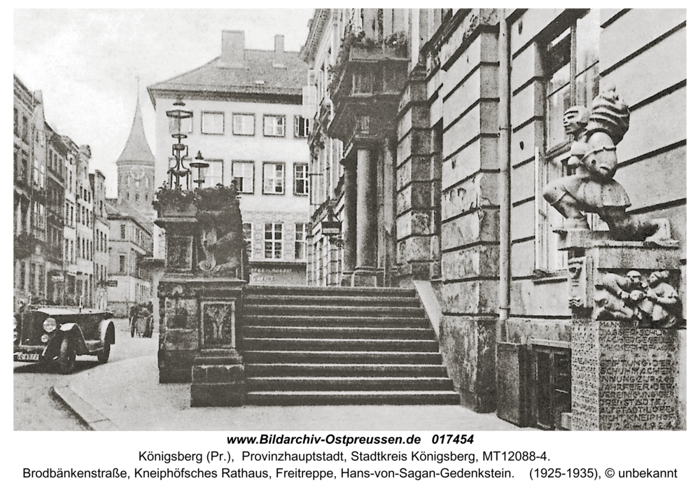 Königsberg (Pr.), Brodbänkenstraße, Kneiphöfsches Rathaus, Freitreppe, Hans-von-Sagan-Gedenkstein