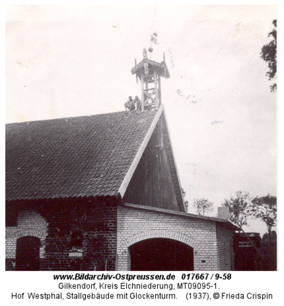 Gilkendorf, Hof Westphal, Stallgebäude mit Glockenturm