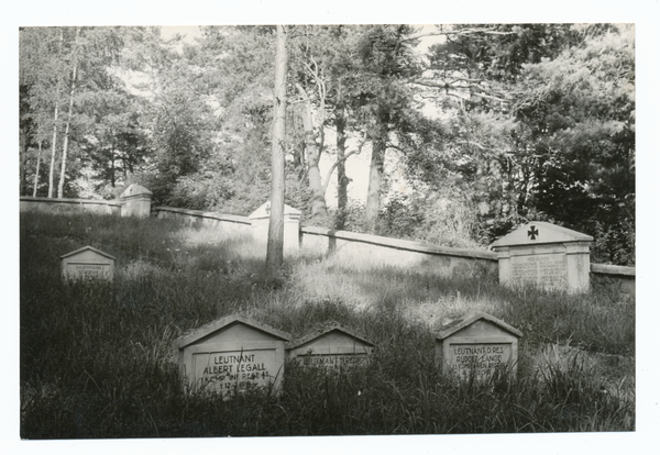 Talussen, Heldenfriedhof auf dem Wachtberge