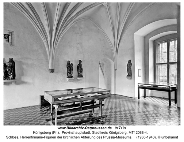 Königsberg, Schloss, Herrenfirmarie-Figuren der kirchlichen Abteilung des Prussia-Museums