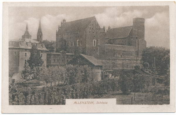 Allenstein, Blick auf das Schloß. die ev. Kirche und die kath. Jakobikirche von der Eisenbahnbrücke