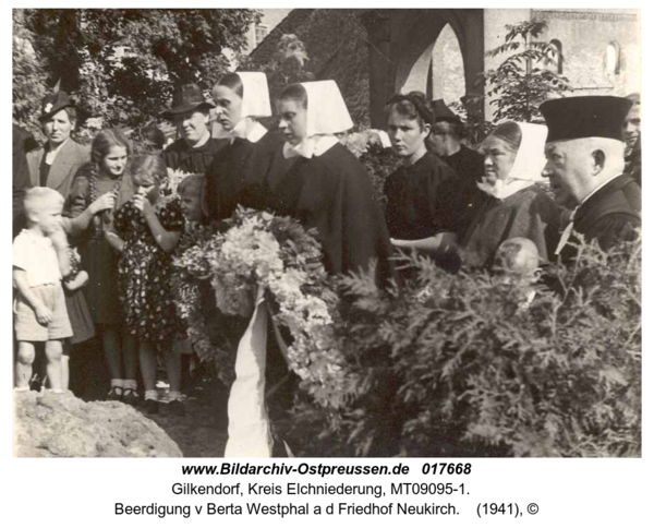 Gilkendorf, Beerdigung v Berta Westphal a d Friedhof Neukirch