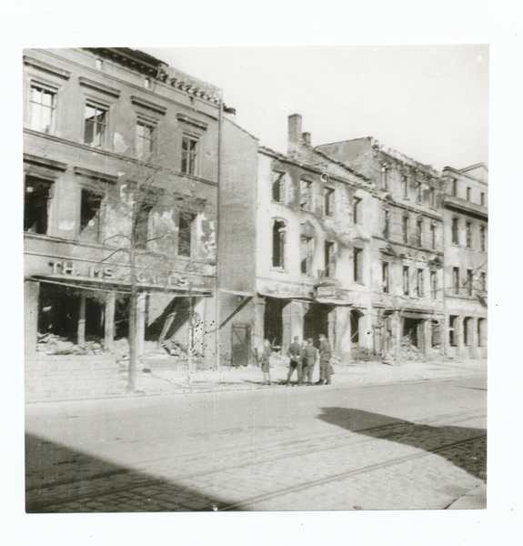 Tilsit, Hohe Str., Links Geschäftshaus Thams und Garfs nach der Zerstörung