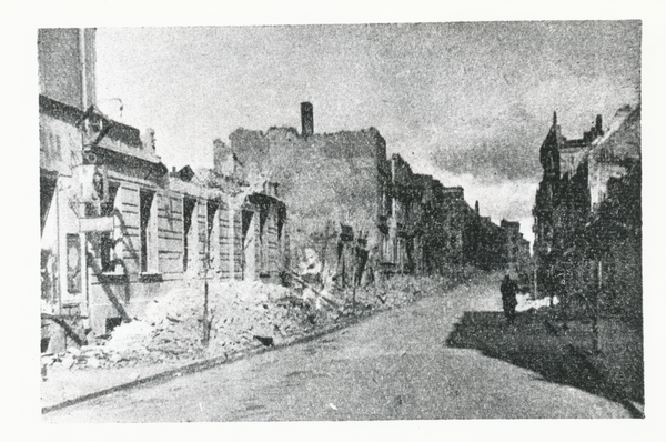 Tilsit. Kasernenstr. mit Blick auf das Deutsche Tor nach der Zerstörung