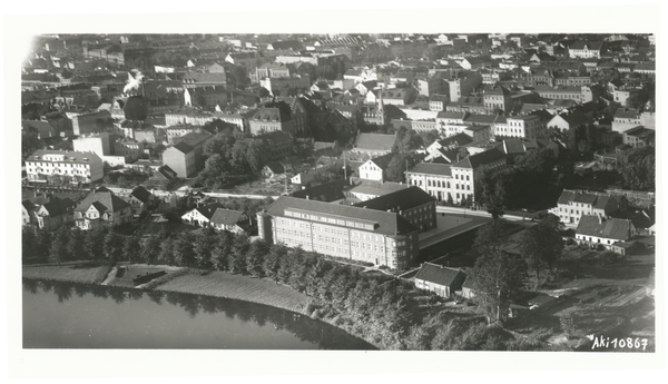 Tilsit, Fabrikstraße zwischen Polizeidirektion und katholischer Kirche, Luftbild