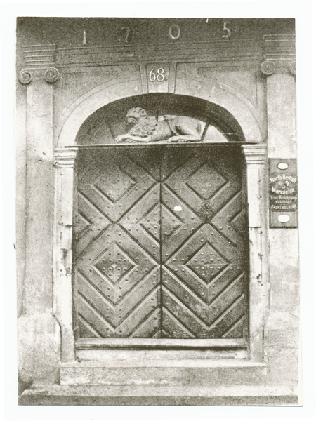 Tilsit, Deutsche Straße 68, Portal mit ruhendem Löwen, Blaurocksches Haus