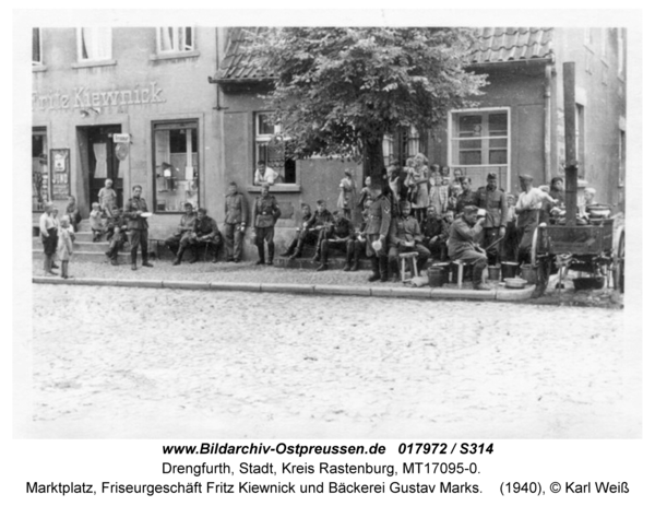 Drengfurt, Marktplatz, Friseurgeschäft Fritz Kiewnick und Bäckerei Gustav Marks