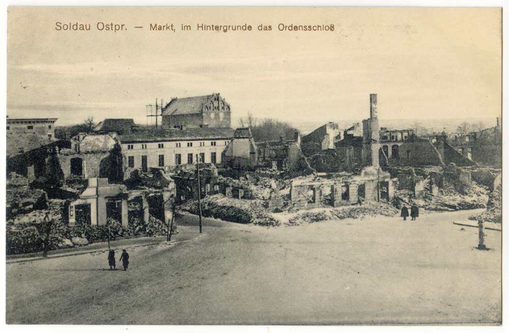 Soldau, Marktplatz mt dem zerstörten Ordensschloss im Hintergrund