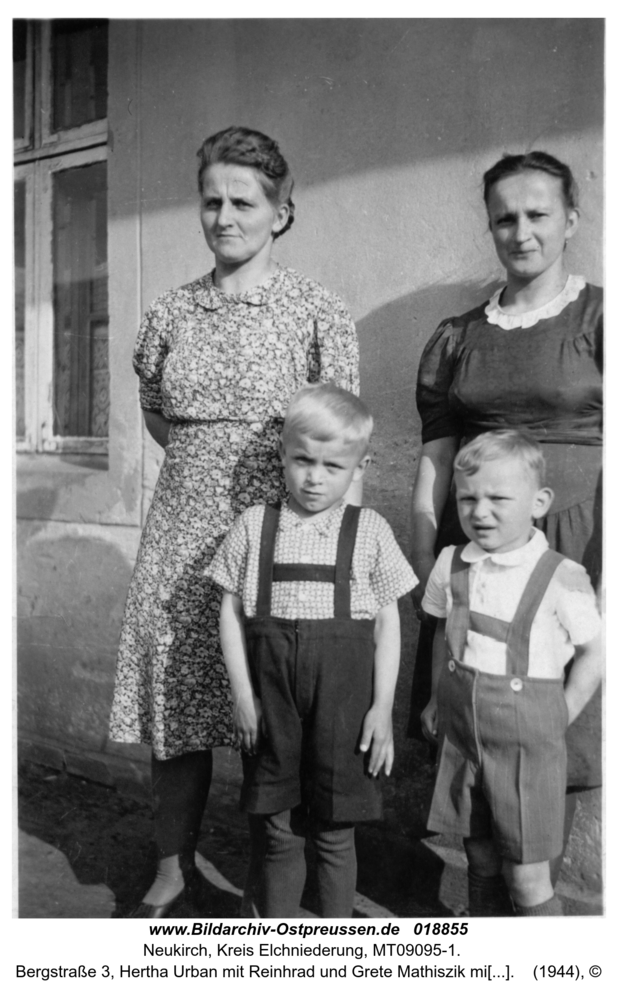 Neukirch, Bergstraße 3, Hertha Urban mit Reinhrad und Grete Mathiszik mit Erhard